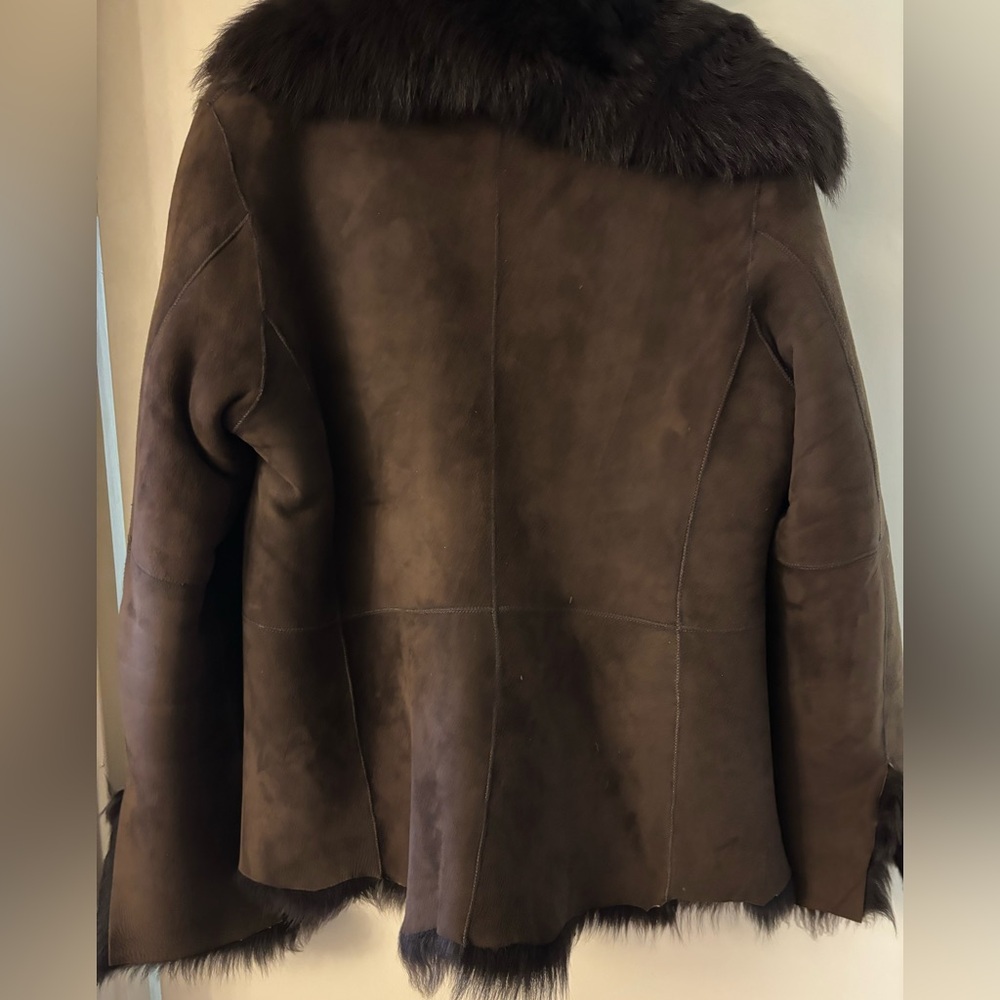 Elegant Dark Brown Women's Jacket Preowned
Pit to pit ~20in West ~19 Long ~27 - Picture 3 of 15